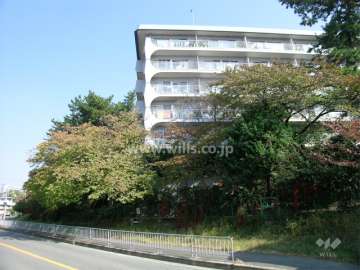 三ツ池台マンションの外観（南西側から）