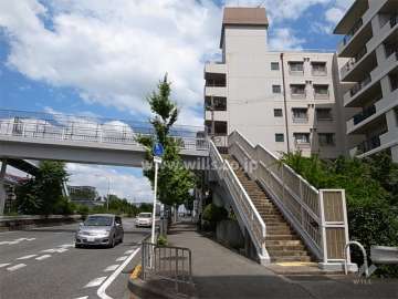 敷地の北側には中央環状線が走っています。