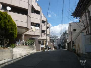 マンションの前面道路