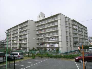 桃山台ハイツの外観（南側から）