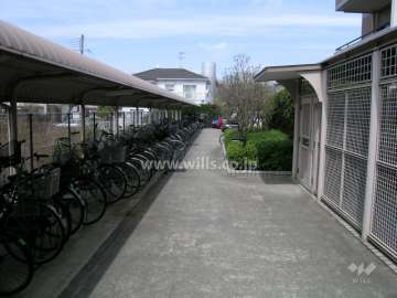 敷地西部分にある駐輪場