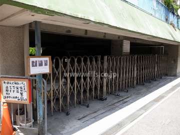 1階にある敷地内駐車場（屋内平面式）
