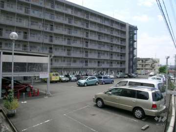 敷地内駐車場（建物は1号棟）