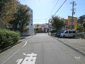 Ｂ棟東側道路(北側から)
