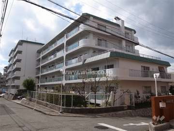 桃山台グリーンマンションの外観（南東側から）