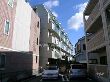 イスズハイツ・ベル山本丸橋の外観（南西側から）