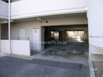 1階部分にある敷地内駐車場