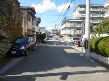 敷地南側の前面道路