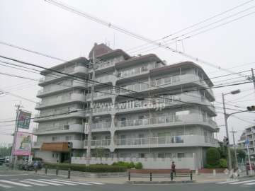 交差点に面しています