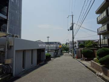 敷地北側の前面道路