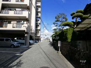 敷地東側の前面道路