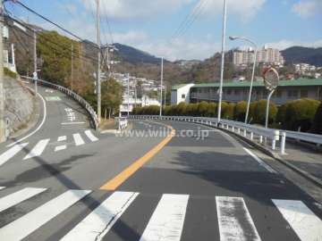 敷地西側の前面道路