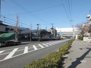 敷地東側の前面道路