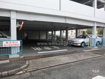 駐車場出入り口