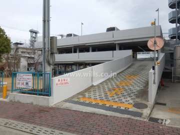 駐車場出入り口