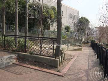敷地に隣接する『上御影小公園』