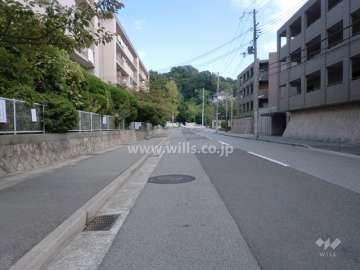 敷地南側の前面道路