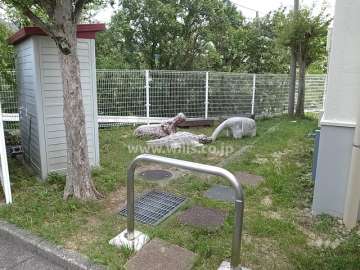 敷地に隣接する小さな公園