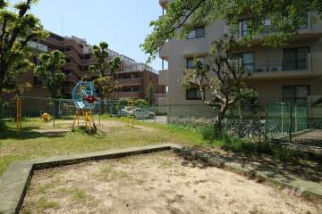 隣接する山本南公園