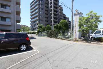 駐車場出入り口