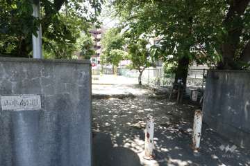 敷地に隣接する山本南公園