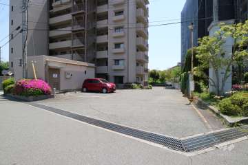 駐車場の出入り口