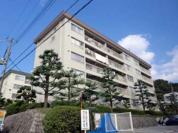 山御影マンションH棟の外観（南西側から）