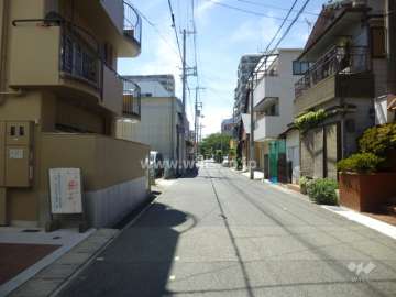 敷地北側の前面道路
