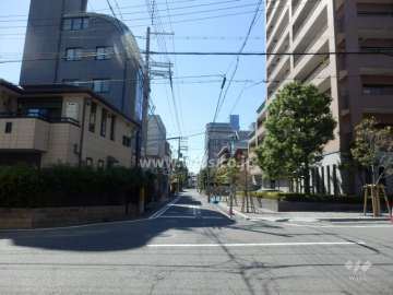 敷地南側の前面道路