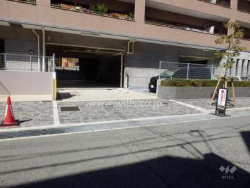 駐車場出入り口
