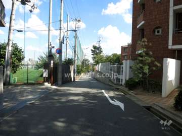 敷地北側の前面道路