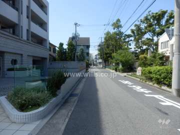敷地北側の前面道路