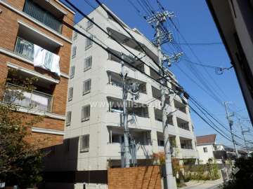 エヌヴィ本山田中町アイズの外観（南西側から）