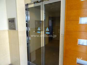 エントランスはオートロック付きです。