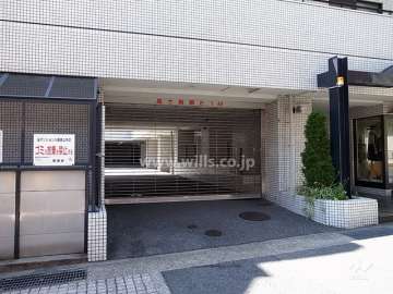 駐車場出入り口（リングシャッター付き）