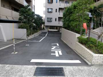 駐車場へのアプローチ