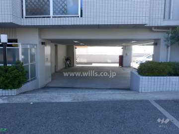 駐車場出入り口