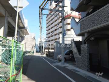 敷地北側の前面道路