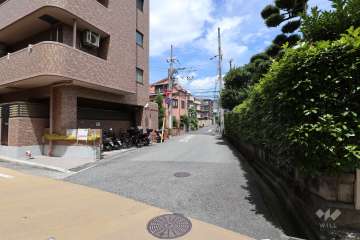 敷地東側の前面道路