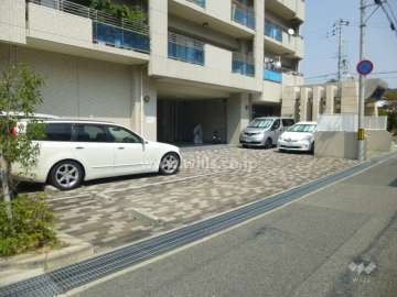 敷地内駐車場（屋外平面式）