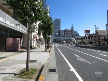 敷地南側が国道2号線に面しています。