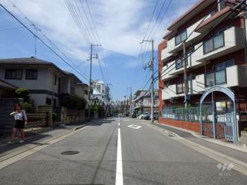 敷地南側の前面道路