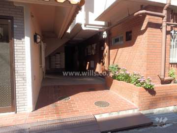 住戸入り口（共用ポスト）