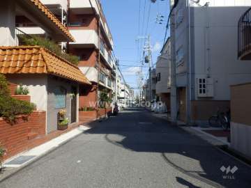 敷地南側の前面道路