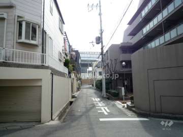 敷地東側の前面道路