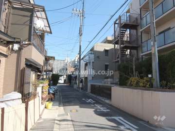 敷地北側の前面道路