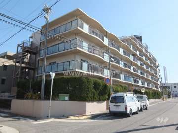 コープ野村東灘青木の外観（北西側から）