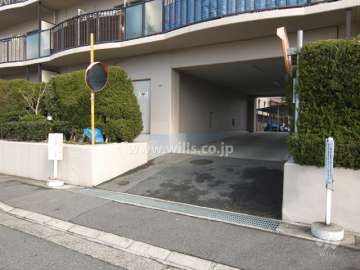 駐車場出入り口