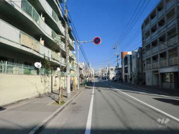 敷地南側の前面道路
