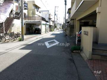 敷地東側の前面道路